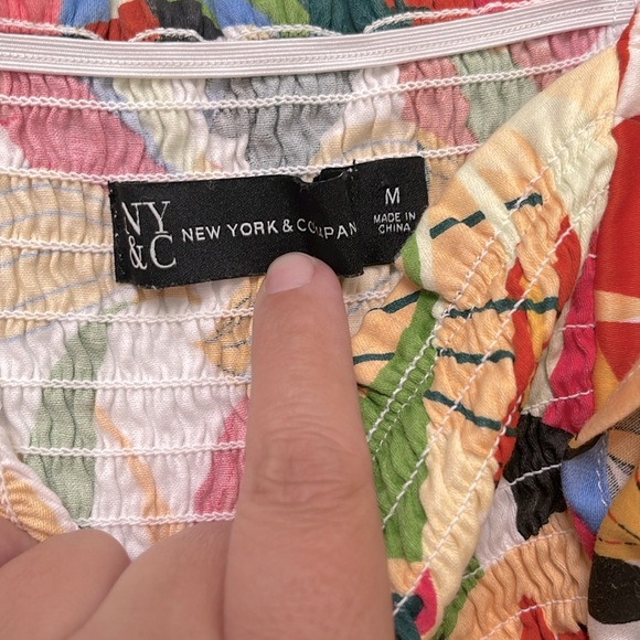New York & Company Ruffle Shoulder Blouse, Tropical print Sz M - Picture 3 of 6